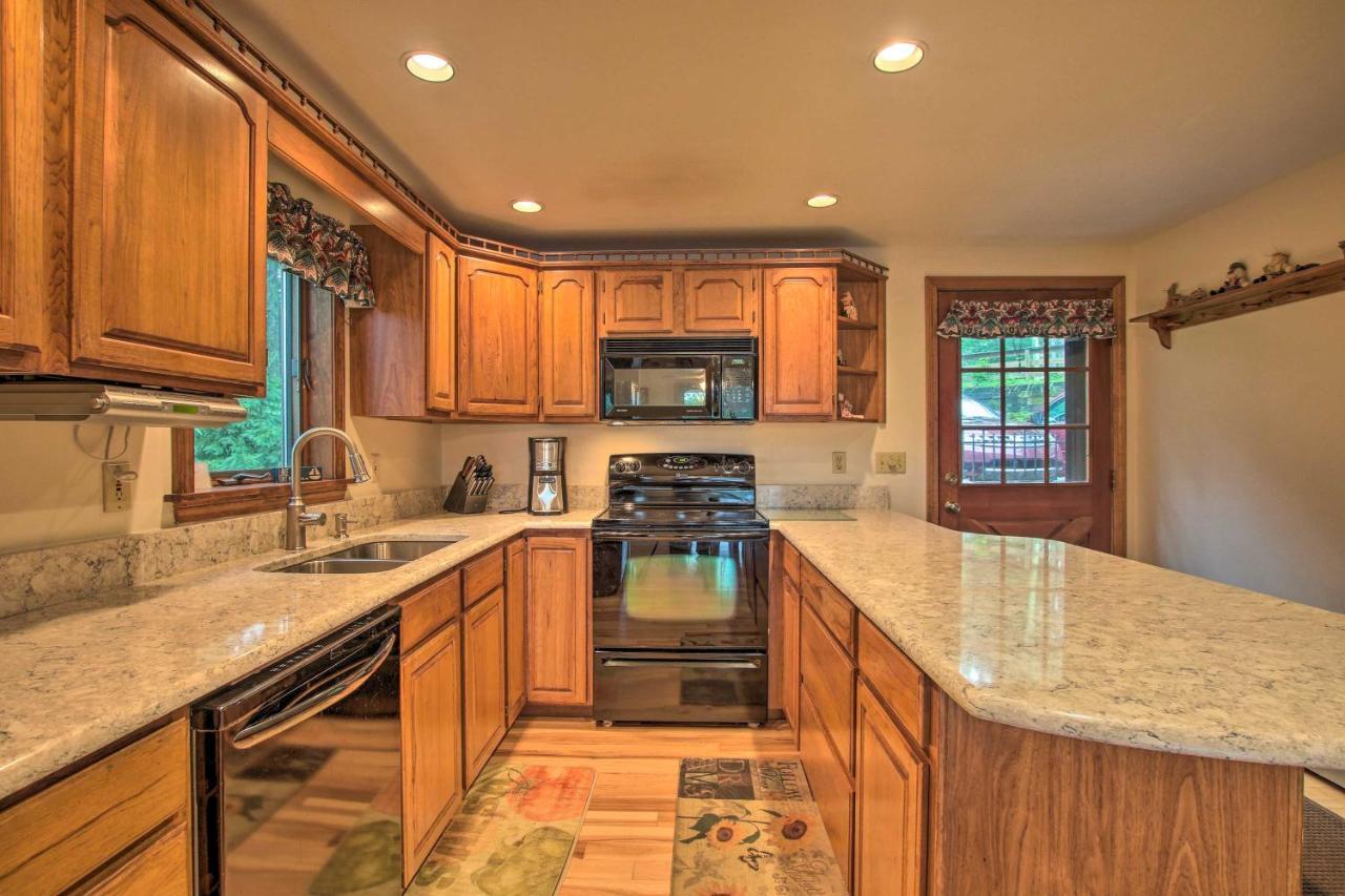 Waterfront New England House On Wickaboag Lake! West Brookfield 외부 사진