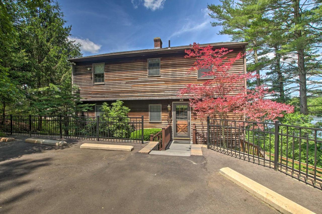 Waterfront New England House On Wickaboag Lake! West Brookfield 외부 사진