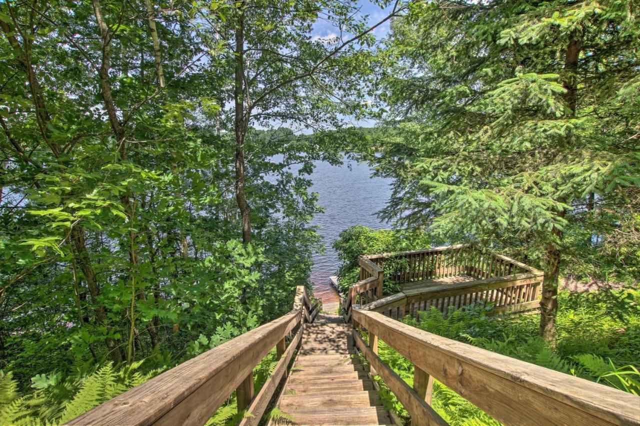 Waterfront New England House On Wickaboag Lake! West Brookfield 외부 사진